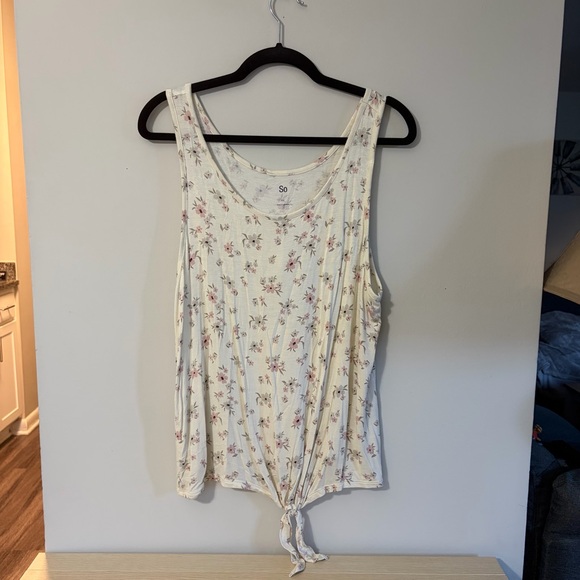 SO Tops - Floral Print Sleeveless Top
